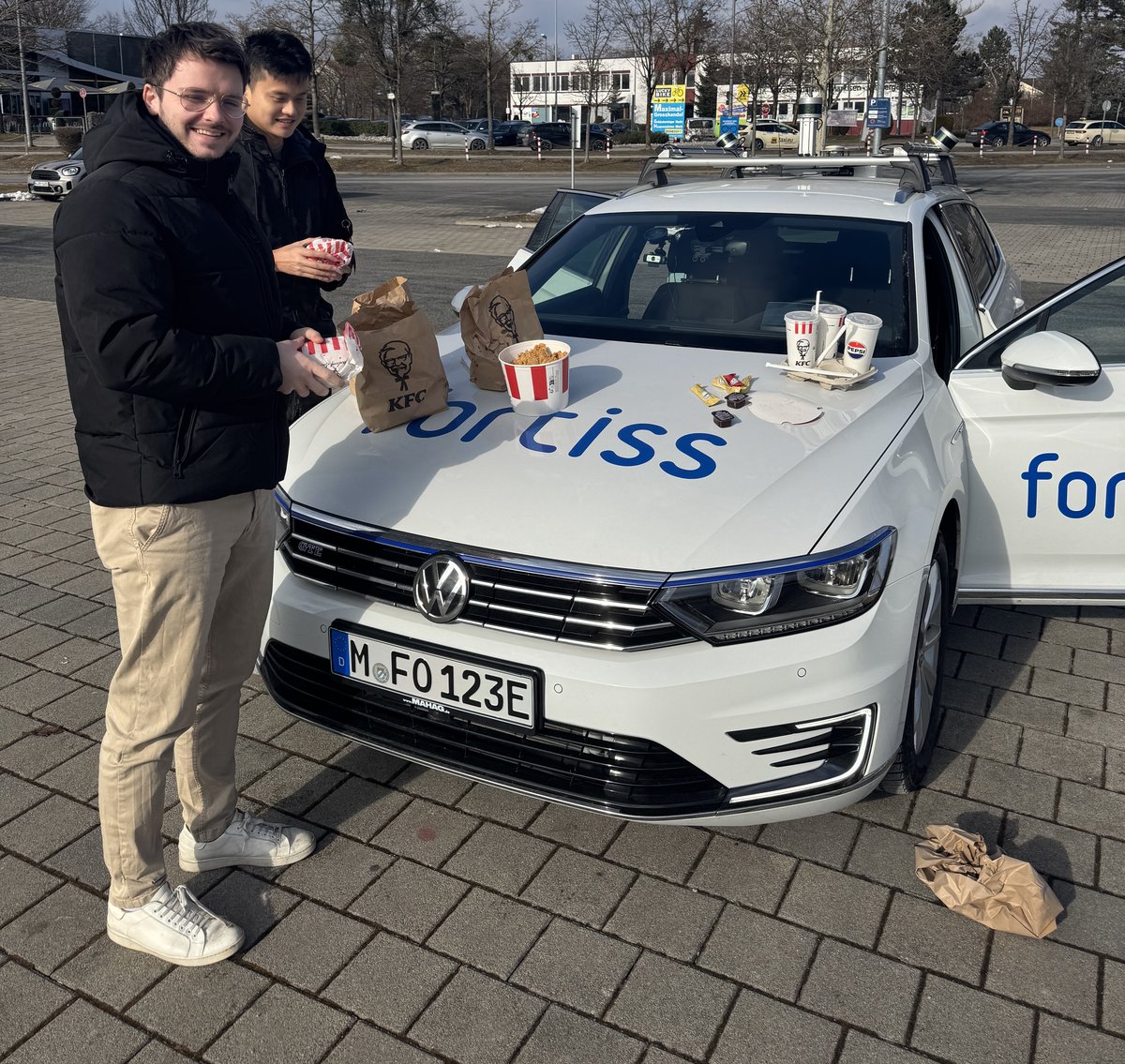 Davide Jannussi and Xun Ma next to Fortuna